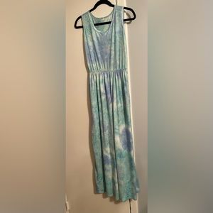 NWOT blue, green, & white tie dye maxi dress with pockets. No brand.